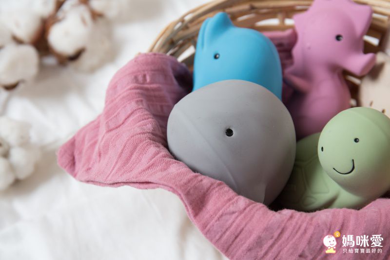 斯里蘭卡Meiya & Alvin - 捏捏搖鈴-小鯨魚