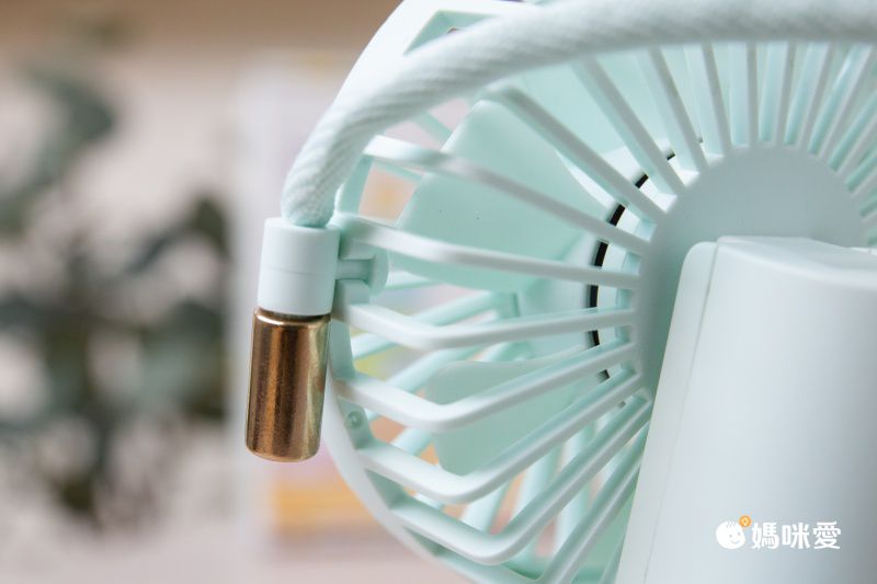 AIRMATE 艾美特 - USB垂直翻轉充電風扇-角落小夥伴款-白熊白