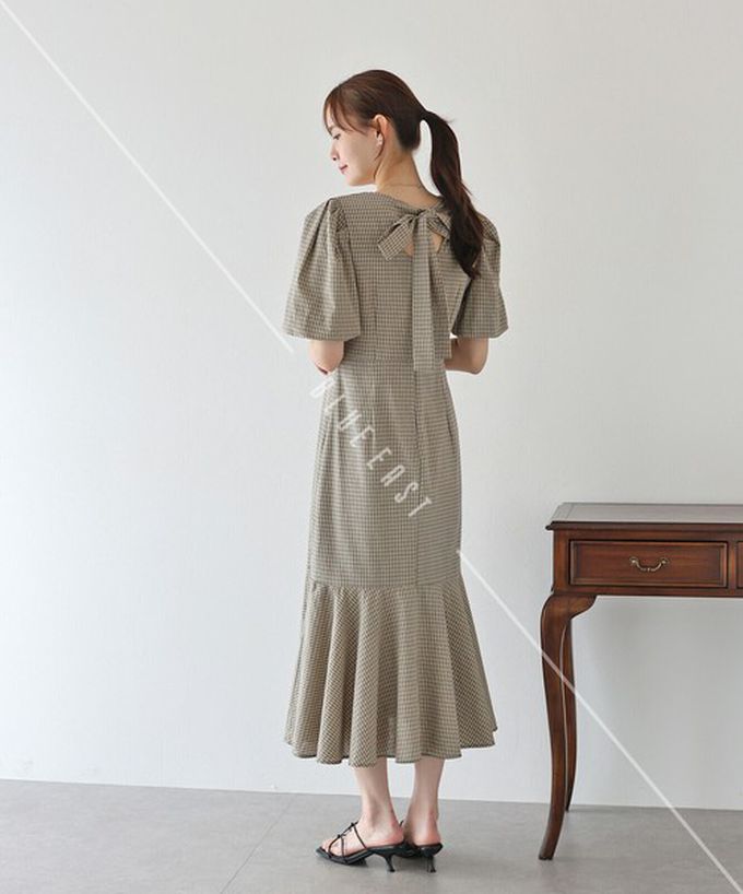 日本 BLUE EAST - 優雅方領後綁帶泡泡袖魚尾洋裝-格紋-卡其 (M)