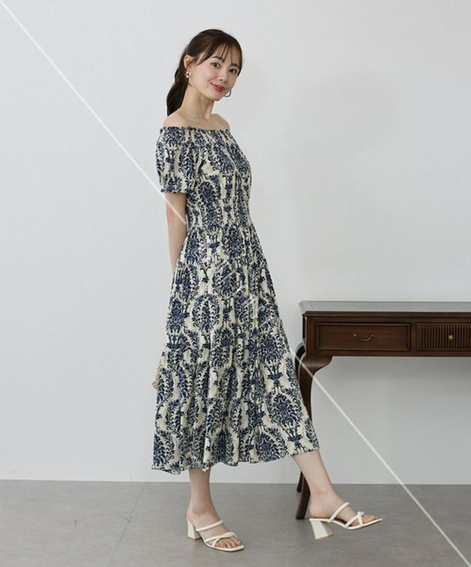 日本 BLUE EAST - 一字領2way露肩迷人短袖洋裝-歐風花卉-海軍藍