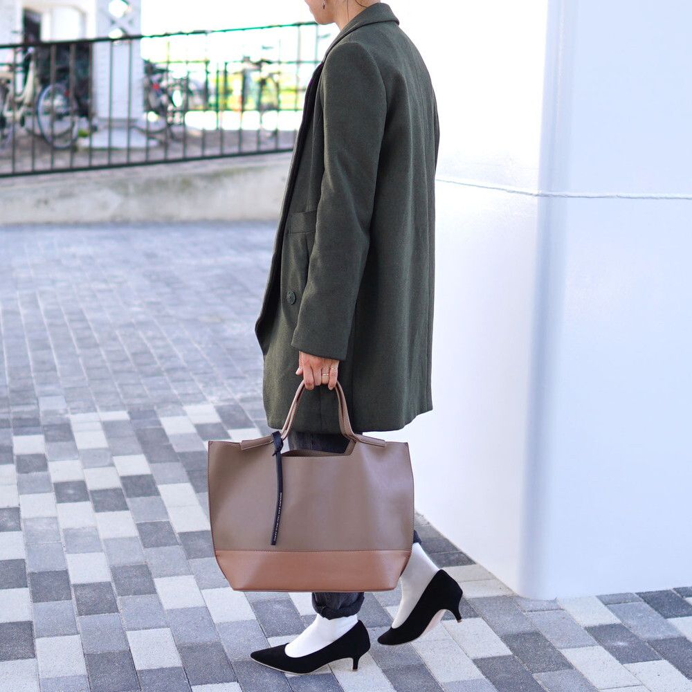 日本 COOCO - 環保材質仿皮俐落造型大容量托特包-淺米杏 (W30*H28*D14cm)