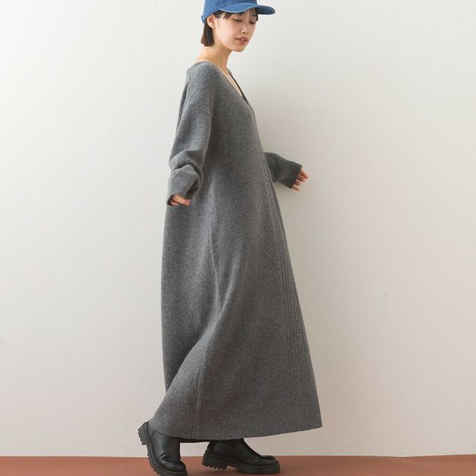 日本 OMNES - V領柔軟針織寬鬆感長袖洋裝-深灰