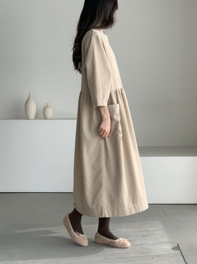 韓國女裝連線 - 極簡大口袋燈芯絨連身洋裝-米杏 (FREE)