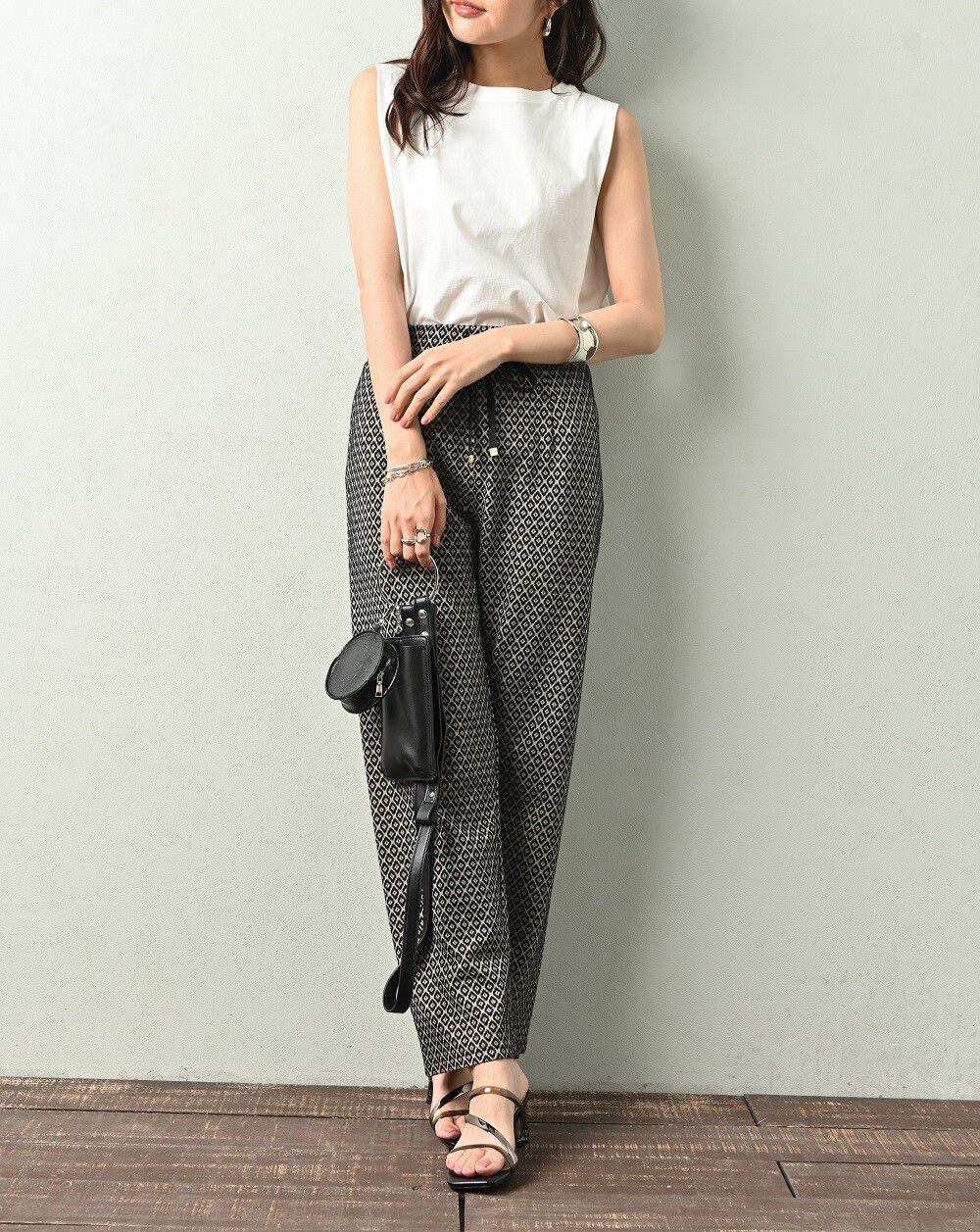 日本 ELENCARE DUE - 滿版圖騰綁帶長褲-白底