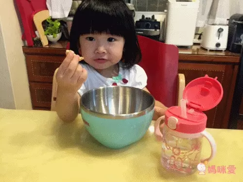 日本 Richell 利其爾 - TLI 兒童雙握把水杯專屬配件組-鴨嘴吸管配件(含)上蓋-薇拉兔-5個月起