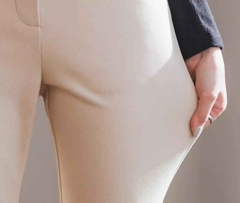 韓國 ENVYLOOK - 隱形釦打褶微喇叭褲-黑