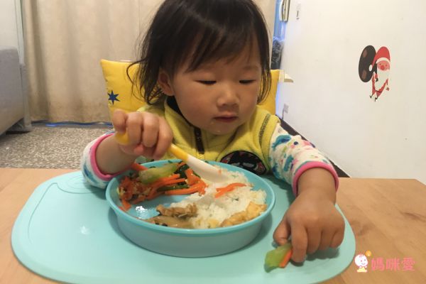 一轉即扣！吸力超強不打翻【瑞典 TwistShake 餐盤】