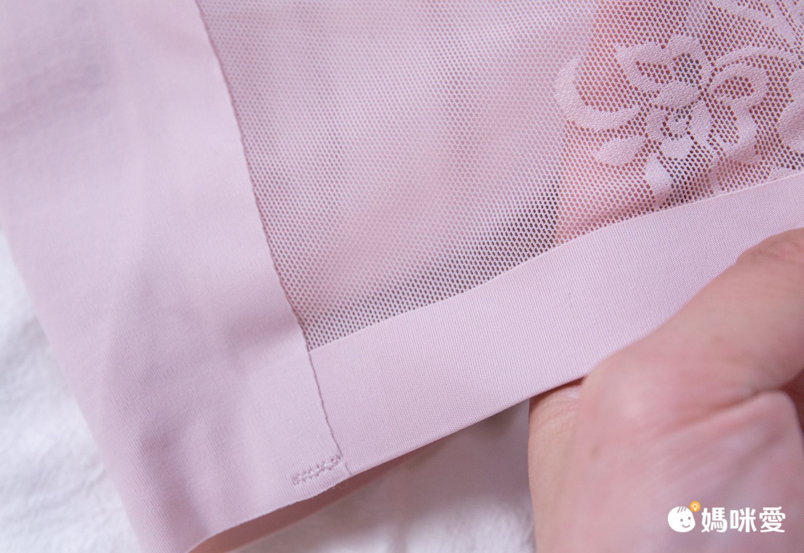 香茉 CHANMODE - 輕透無痕蕾絲美背呼吸捧杯內衣-貼合內衣款-黑/膚/粉-內衣x3件