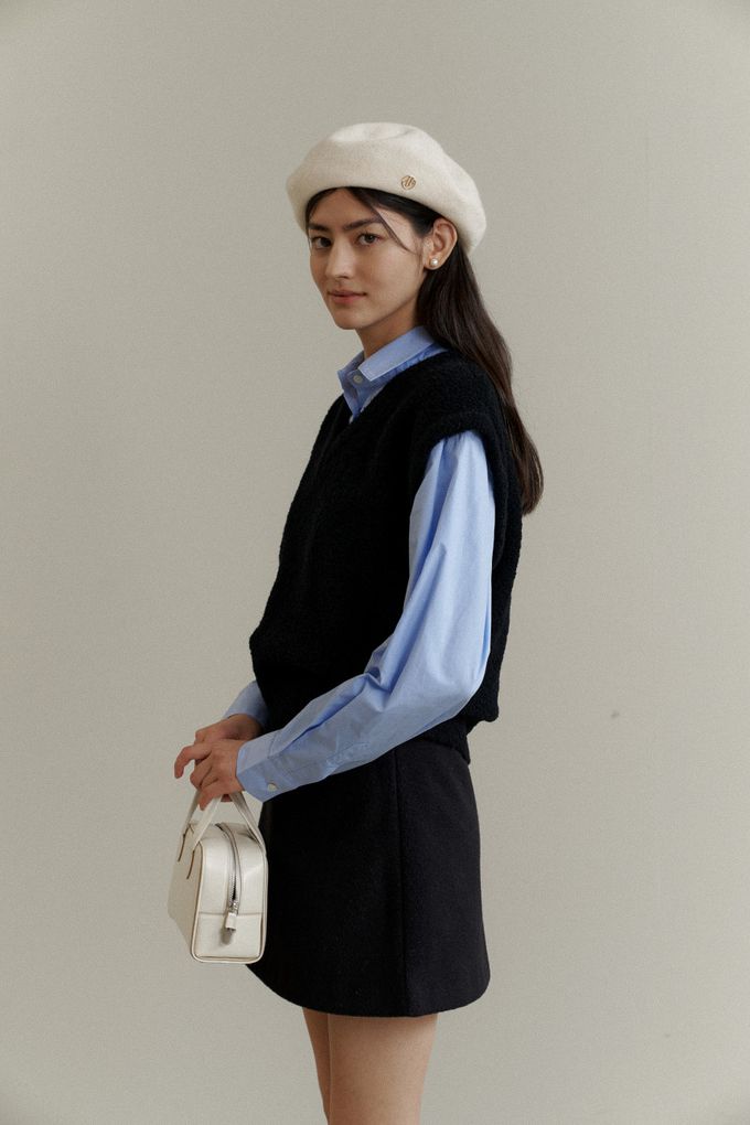 韓國女裝連線 - 極簡V領羊毛背心上衣-黑 (FREE)