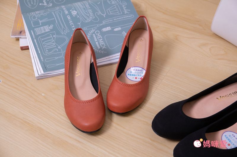 日本女裝代購 - 日本製 仿皮柔軟休閒楔形跟鞋-經典黑