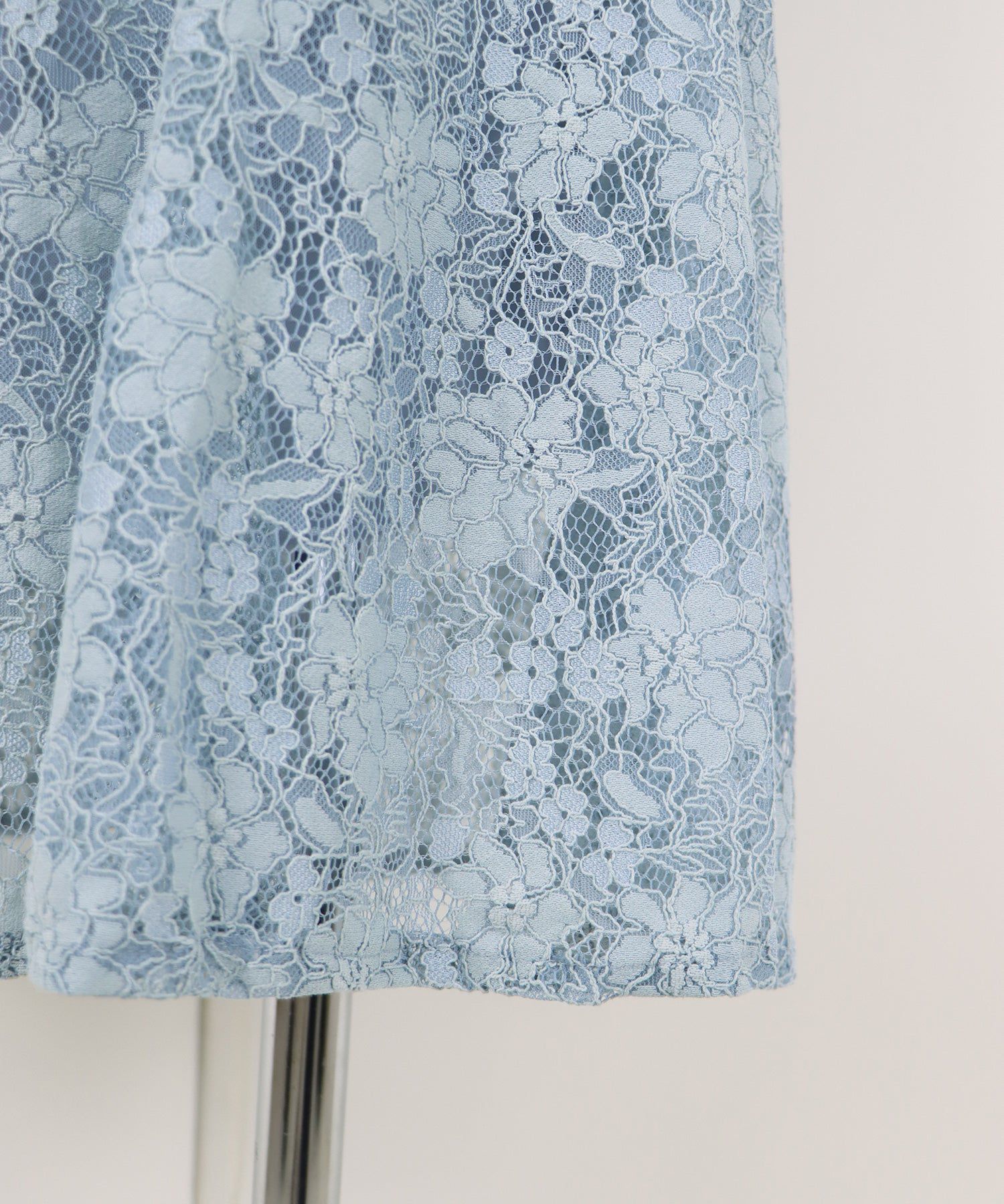 日本 BLUE EAST - 花朵蕾絲修身魚尾裙-經典黑