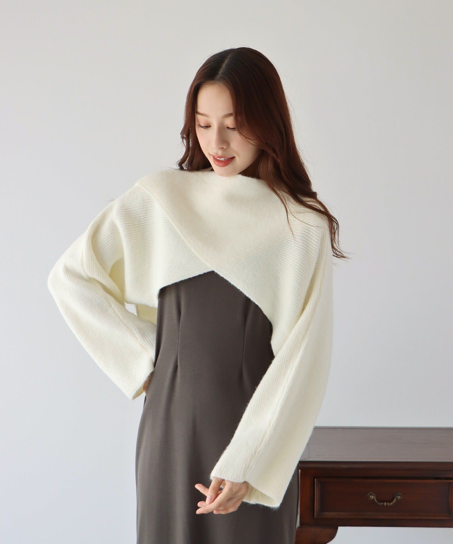 日本 BLUE EAST - 交叉短版針織長袖罩衫-淺灰