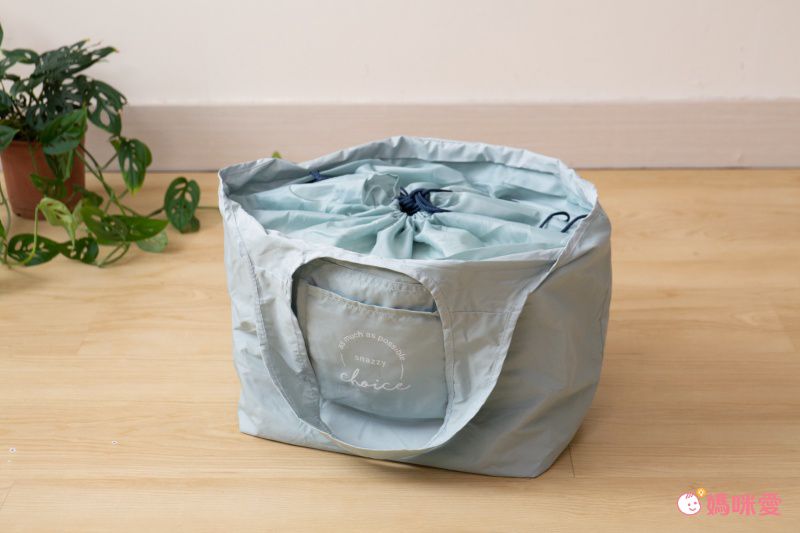 日本代購 - 超大容量保冷購物袋(可折疊收納)-英文線條-石英粉-24L/耐重15kg