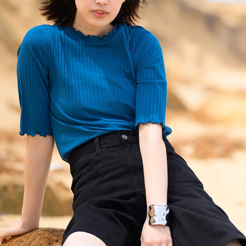 輕盈木耳邊合身羅紋短袖上衣-土耳其藍