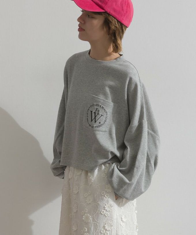 日本 Lupilien - 背後英文印花寬鬆休閒短版上衣-濃綠