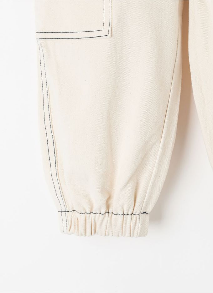 韓國 OZKIZ - 鬆緊腰縫線點綴縮口長褲-象牙白