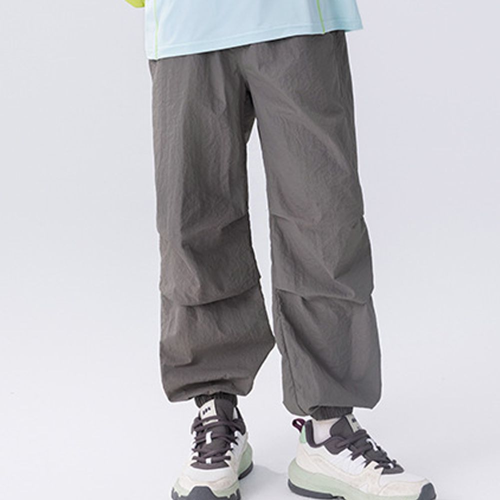 防潑水速乾打褶休閒長褲-灰色