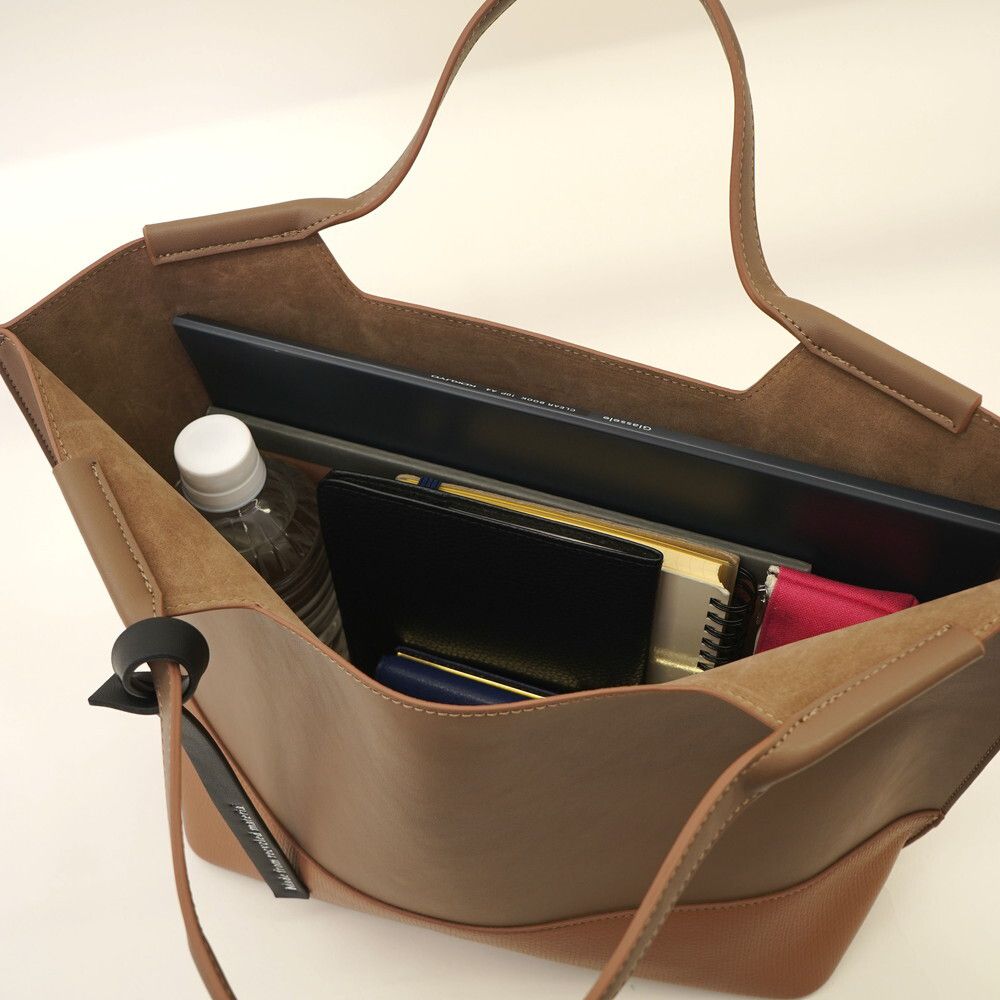 日本 COOCO - 環保材質仿皮俐落造型大容量托特包-淺米杏 (W30*H28*D14cm)