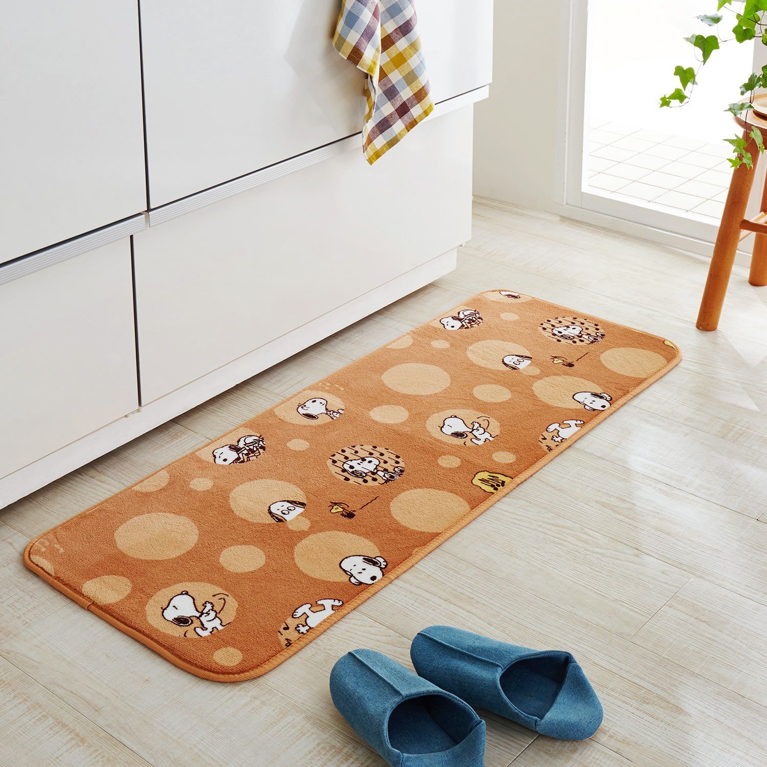 日本千趣會 - 史努比 長條型腳踏墊(廚房/臥室)-咖啡點點