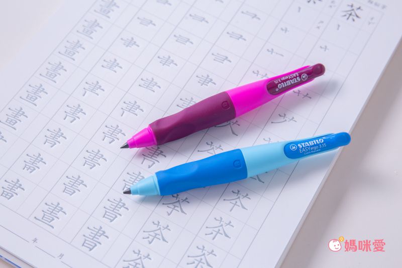 STABILO思筆樂 - EASYergo 3.15胖胖鉛自動鉛筆(淺藍/深藍色)-右手用-內含磨芯器*1個+筆芯*1盒