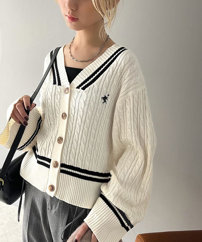 日本 Classical Elf - 顯瘦大V領麻花線條針織寬袖開襟衫-黑