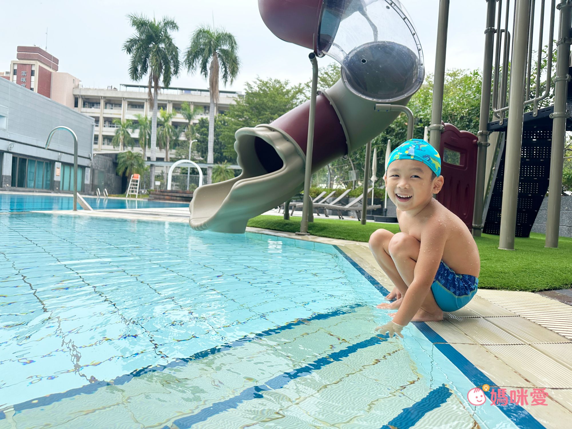 親子友善【承攜行旅 高雄六合館】破百坪賽車場 / 戶外泳池