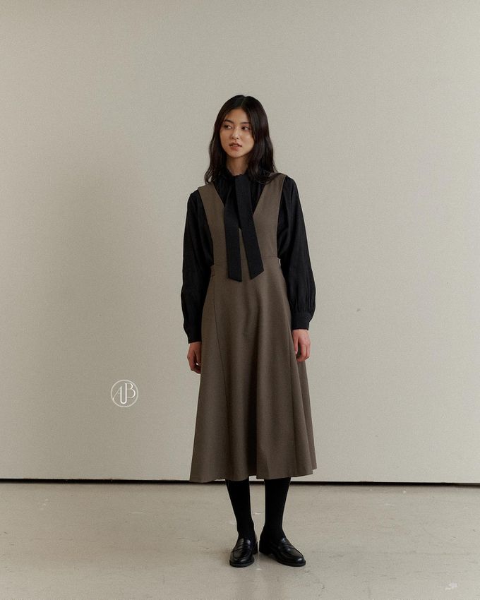 韓國女裝連線 - 迷人大V連身修飾洋裝-黑 (FREE)