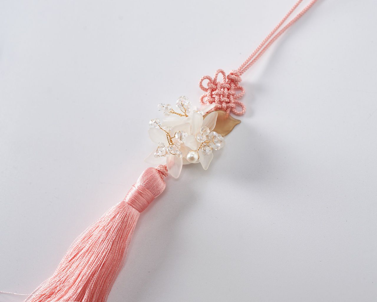 韓國 Dalla - 珍珠花朵流蘇吊飾-象牙白 (長24cm)