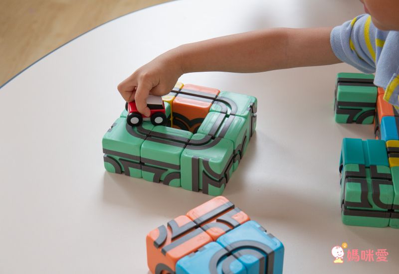Qbi - 益智磁吸軌道玩具-成長探索系列-兒童同樂組-[獨家送]經典方塊4入擴充包(顏色隨機)
