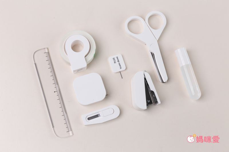 【日本 PLUS】二合一個資保護章Ｘ開箱刀