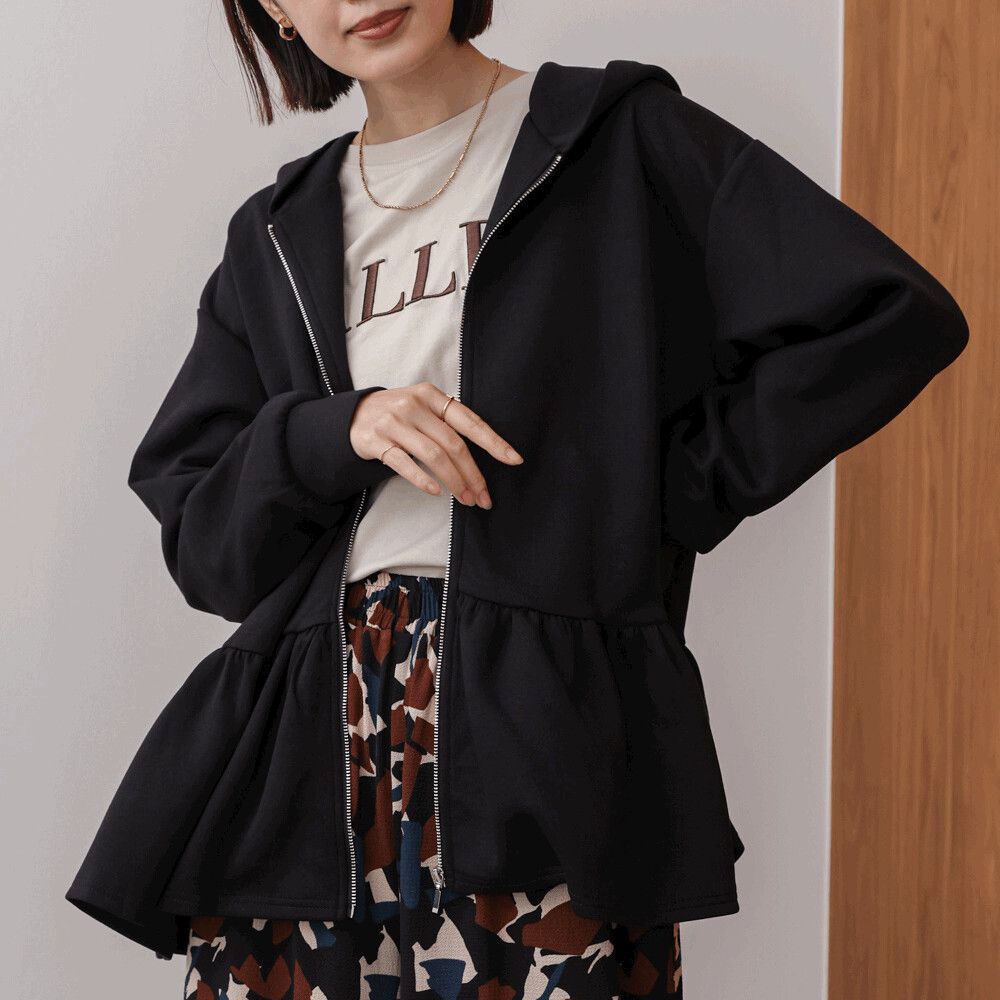 可愛荷葉下擺連帽運動風外套-黑
