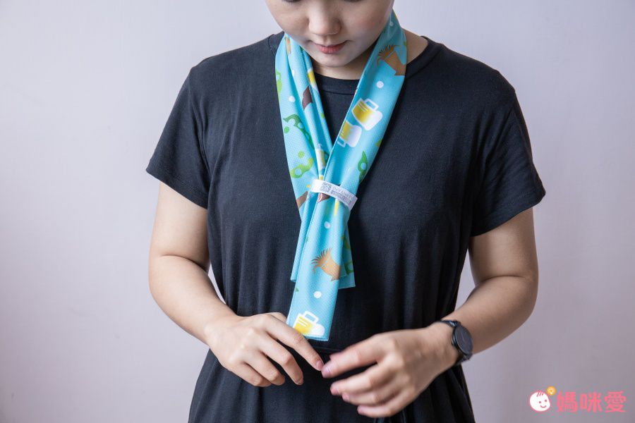 日本 DECOLE - 神奇水涼感巾(附領巾釦/收納袋)-海底世界-水藍 (20x90cm)