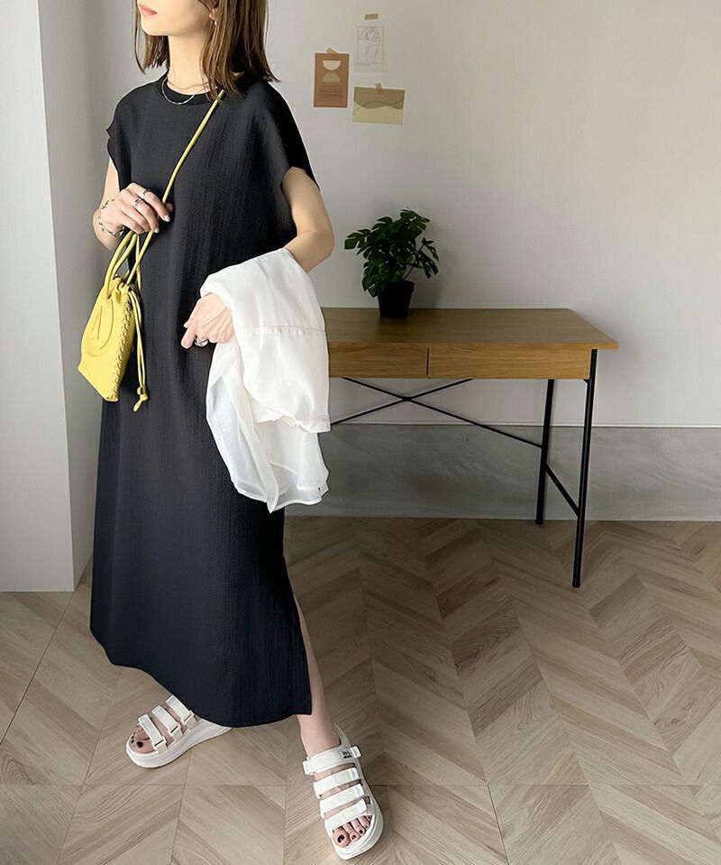 日本 Classical Elf - 極簡圓領修身無袖洋裝-黑