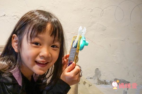 讓孩子乖乖睡覺的神器【加拿大 Moonlite 故事投影機】