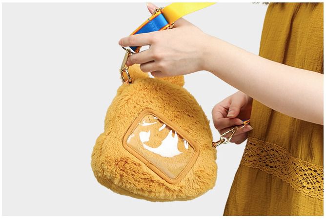 毛茸茸斜背包-卡通人物唐老鴨