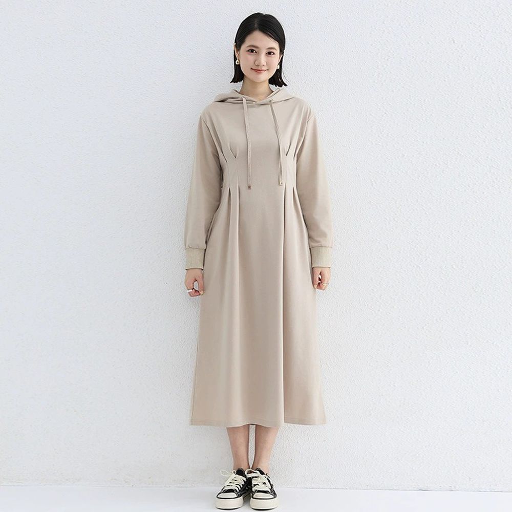 休閒感抓褶修身剪裁長袖連帽洋裝-杏