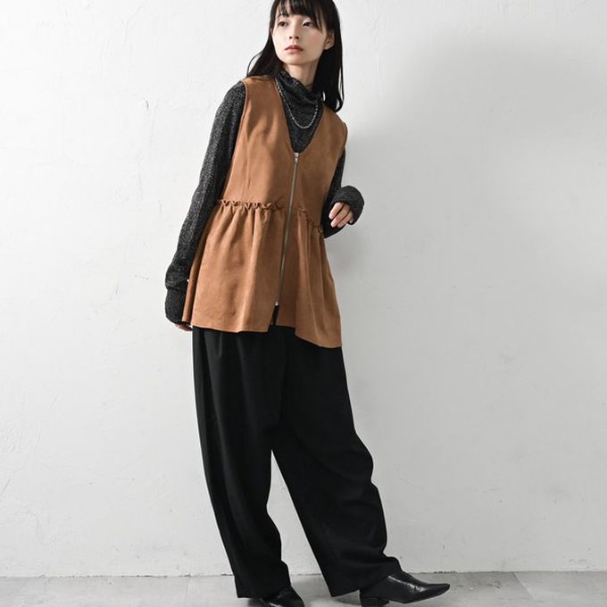 日本 ELENCARE DUE - 麂皮V領層次感傘擺拉鏈背心-焦糖棕