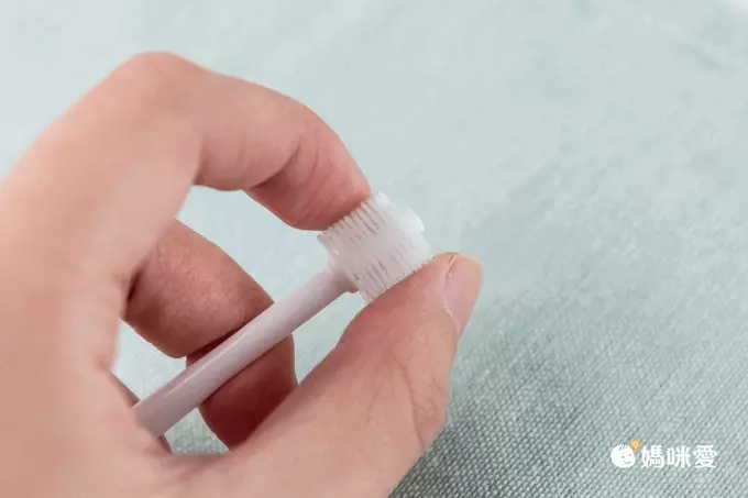 日本西松屋 - 日本製 360度兒童牙刷超值3件組-白-3-36個月