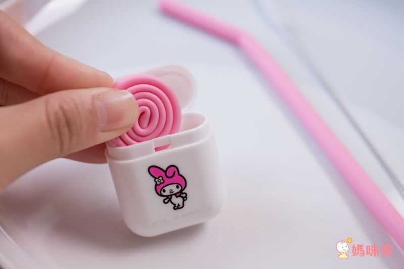 日本 Hashy - 便攜型矽膠吸管兩入組(附收納盒+清洗刷)-大耳狗-白 (直徑7mm*18.5cm)