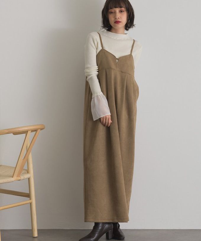 日本 ELENCARE DUE - 柔美垂墜感優雅絨面吊帶洋裝-卡其棕