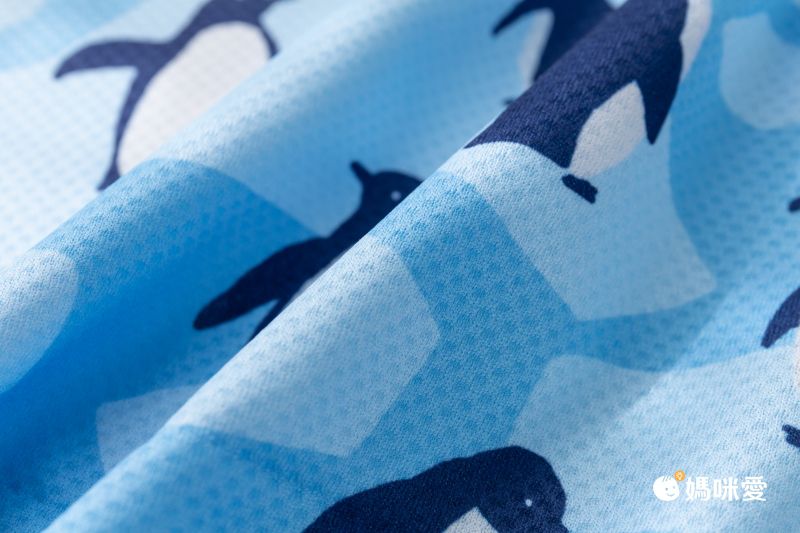 日本現代百貨 - 抗UV水涼感巾(附收納罐)-企鵝家庭 (30x100cm)