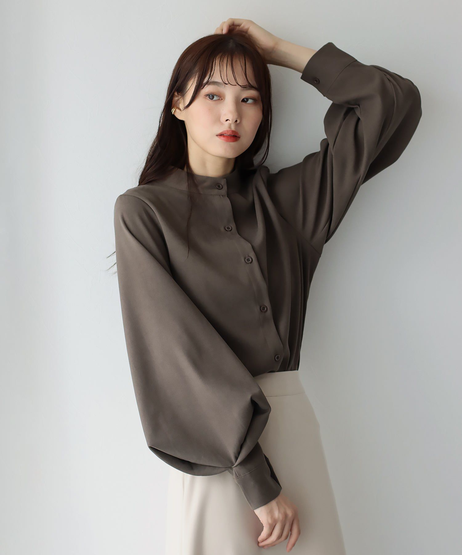 日本 BLUE EAST - 知性小立領氣球長袖襯衫-淺粉