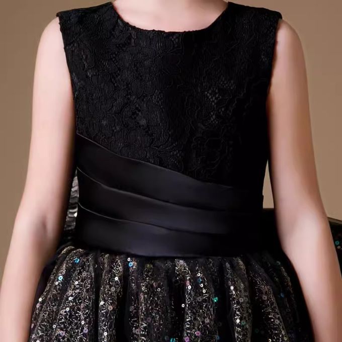 love, charlotte - 貴氣蕾絲立體摺婚紗緞腰帶燙金繡片紗裙無袖長禮服 - 黑色