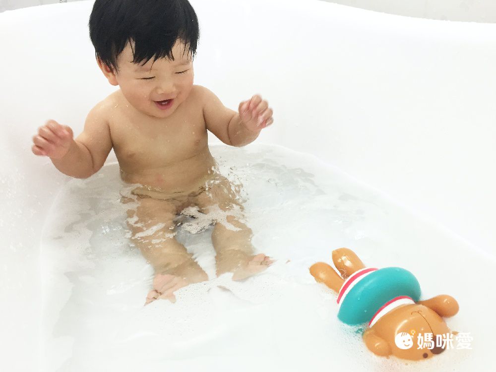 浴室秒變水上樂園【德國 Hape】戲水玩具，孩子愛上洗澡的魔法