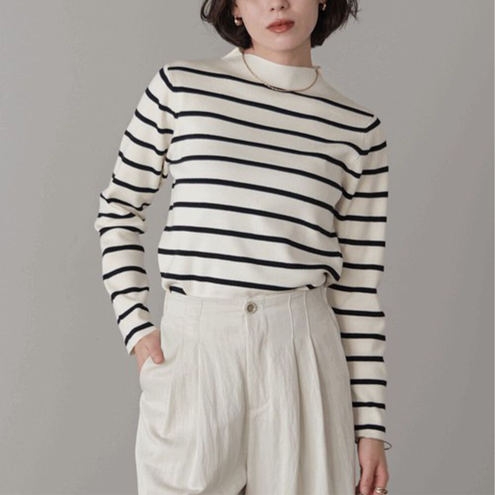 俐落感簡潔小立領針織上衣-白底條紋
