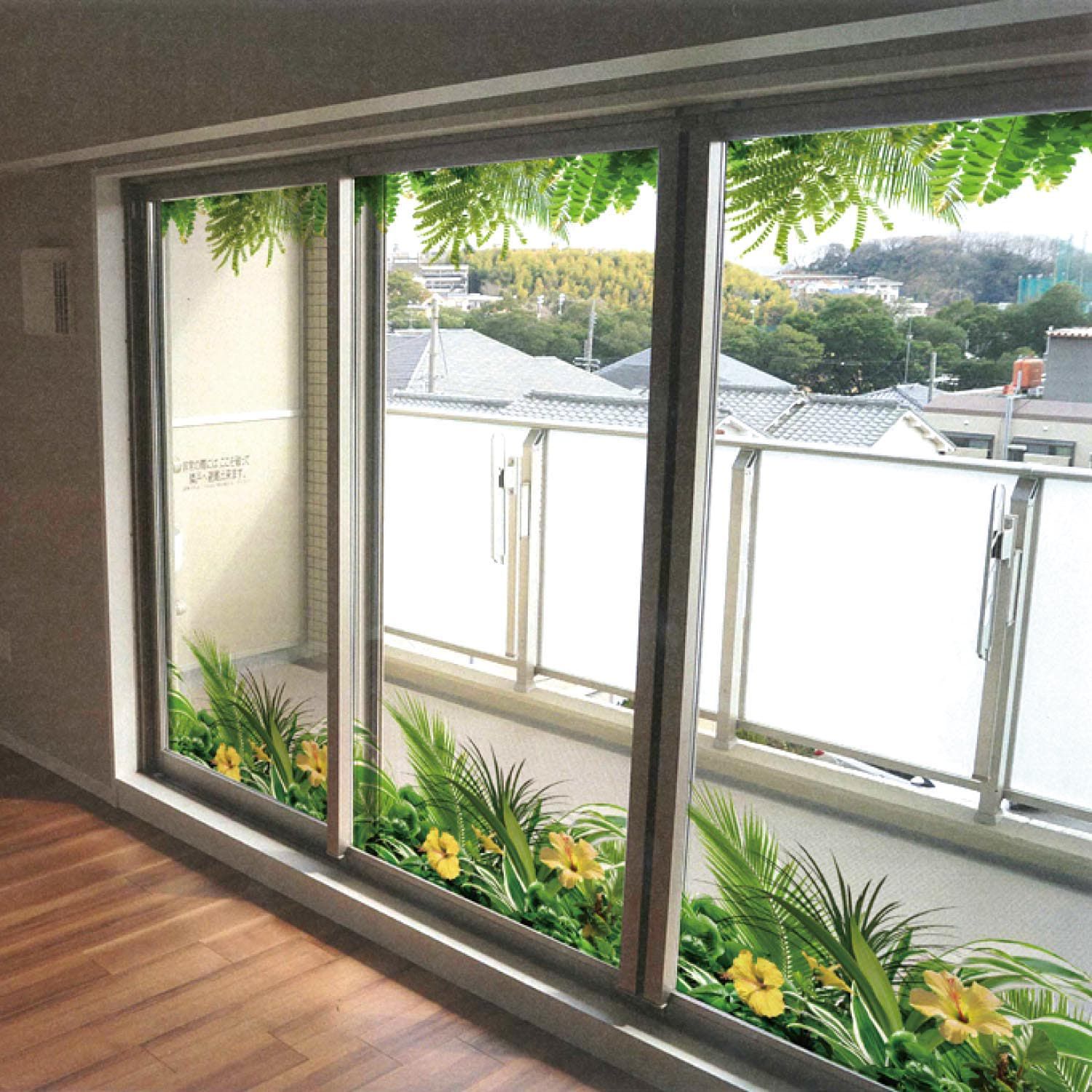 日本千趣會 - 日本製 99%抗UV綠意光影窗貼(靜電式)-熱帶風 (90×90cm)