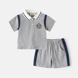 WELLKIDS - 休閒翻領短袖上衣+五分褲套裝-拼色小熊-灰色