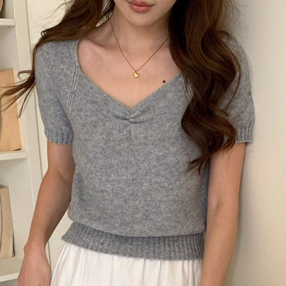 顯瘦設計感V領抓褶短袖針織上衣-淺灰 (F)