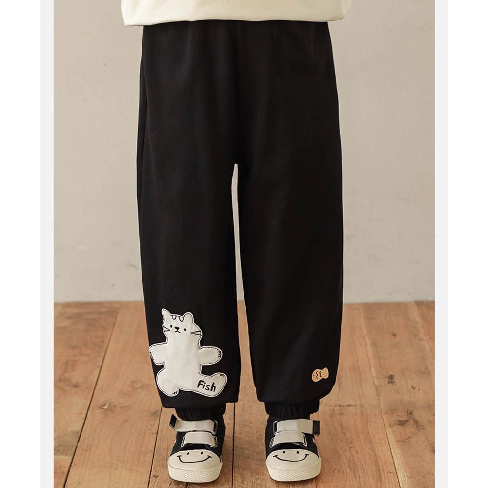 百搭休閒束口長褲-貓咪貼布繡-黑色