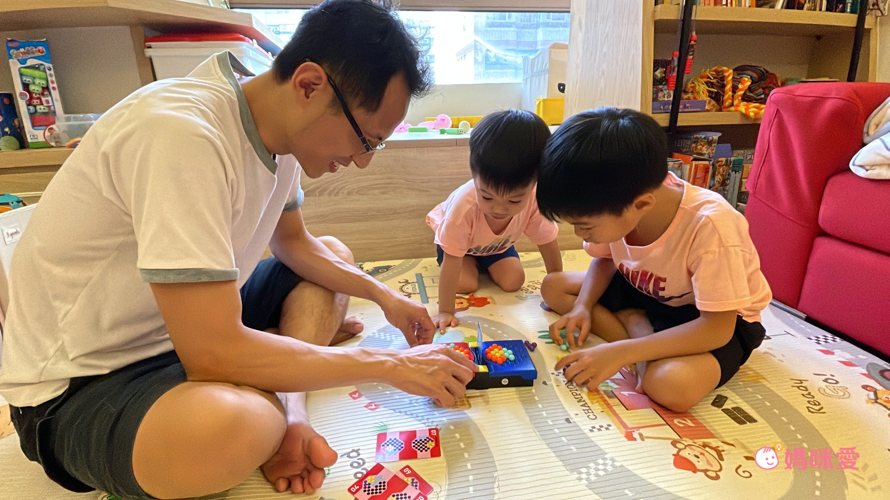 龍博士 - 益智拼盤-雙人對戰競速翻盤彈飛80題-3Y+